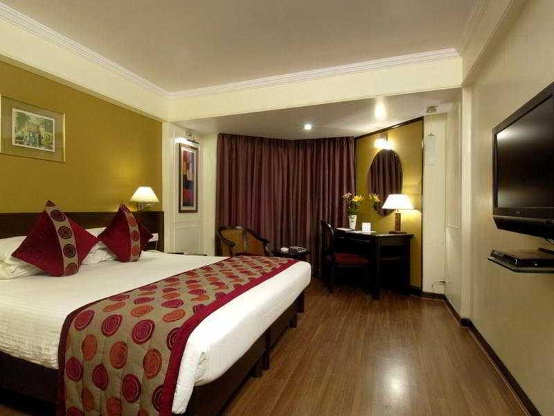 Ramee Guestline Hotel Juhu Мумбай Екстериор снимка